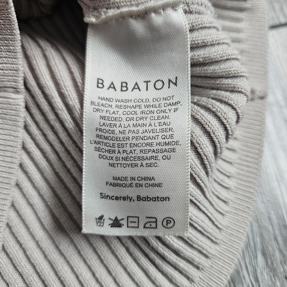 Aritzia Babaton Matte Pearl Sculp Knit Polo Long Sleeve Top Size M - Picture 6 of 7